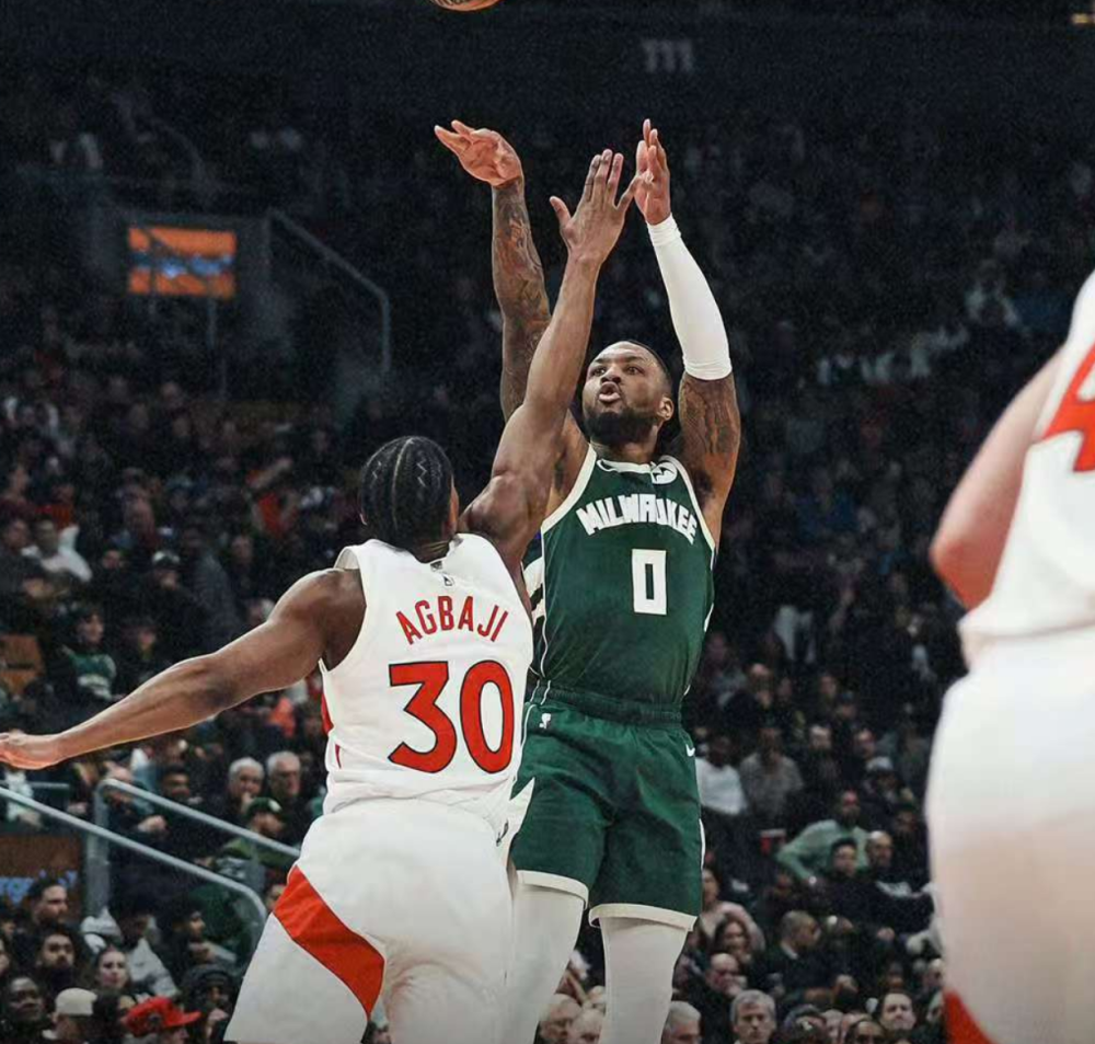 雄鹿大胜猛龙，东部榜首地位巩固