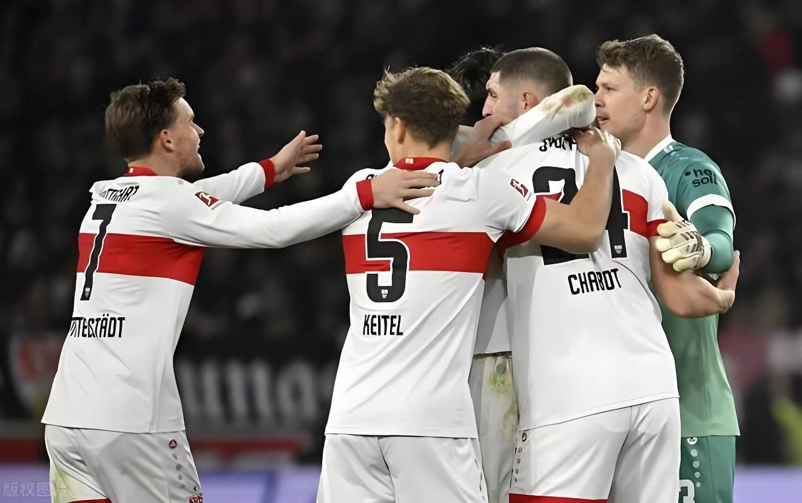 包含斯图加特主场大捷，延续保级希望的词条