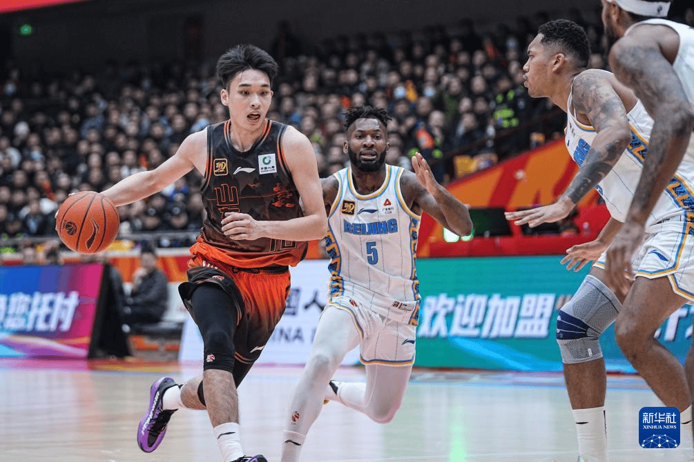 山东男篮主场击败深圳男篮，取得连胜