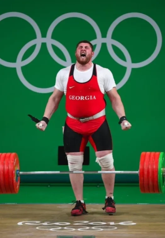 波兰举重运动员创造奇迹，梦想成真